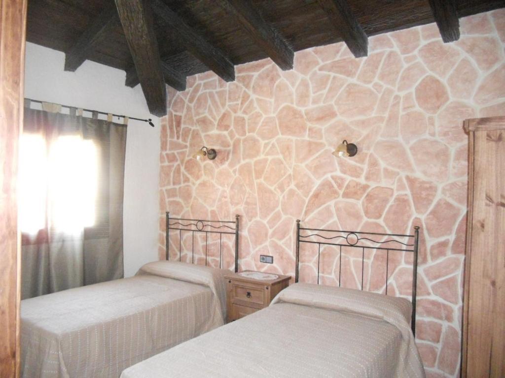 La Cueva Del Lince Guest House Zarza De Granadilla Room photo