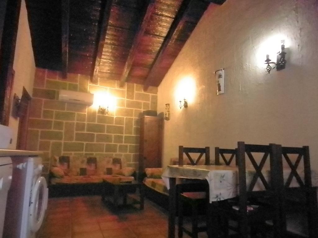La Cueva Del Lince Guest House Zarza De Granadilla Exterior photo