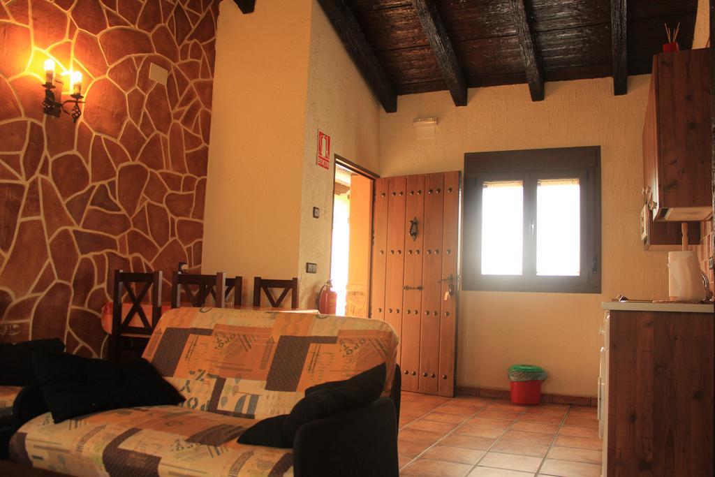 La Cueva Del Lince Guest House Zarza De Granadilla Exterior photo